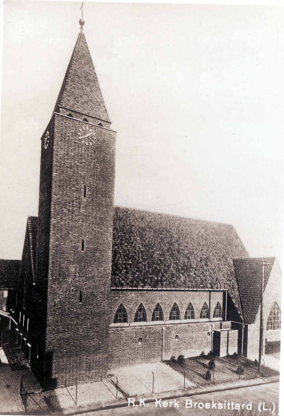 3. In 1934 een nieuwe kerk